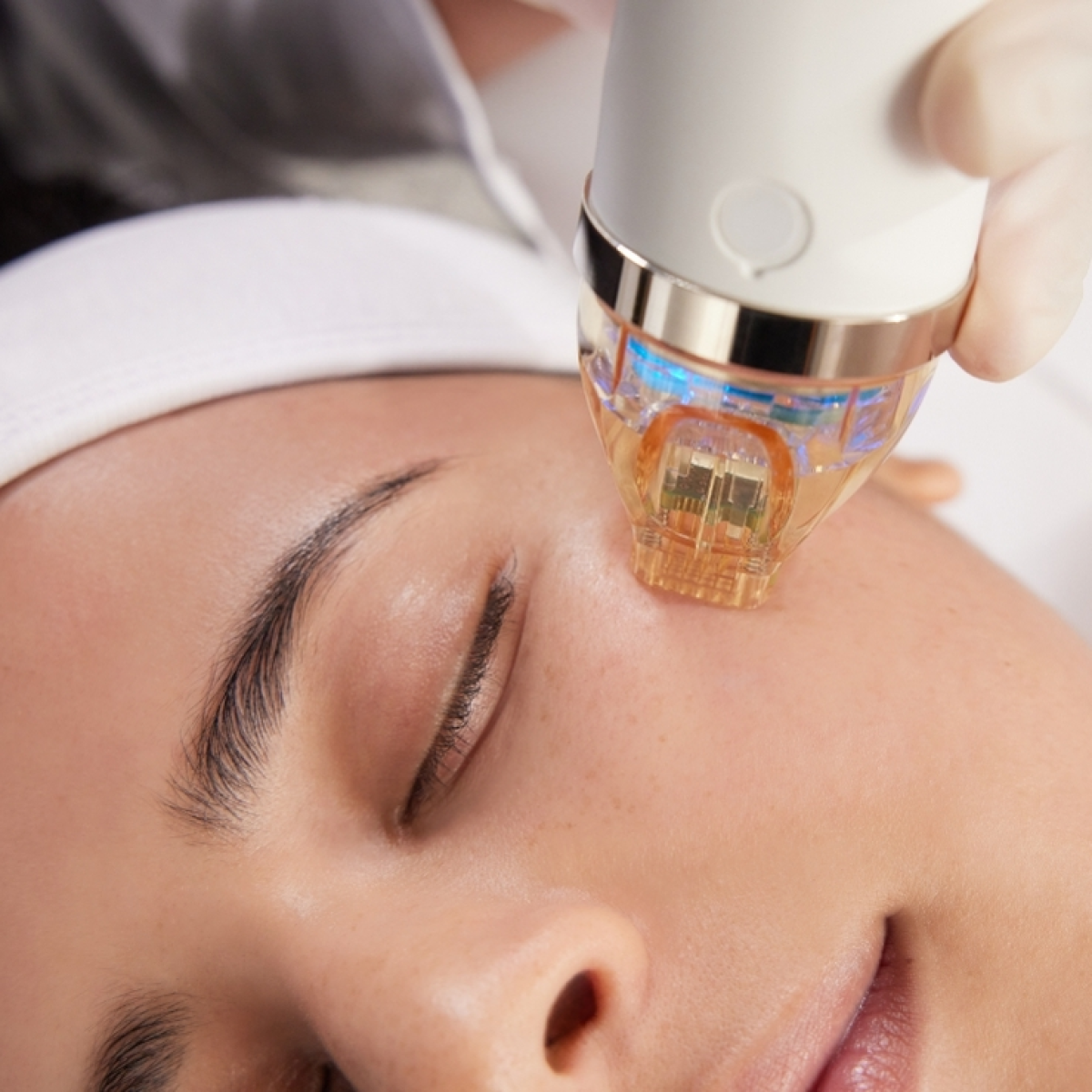best-microneedling-pen-cutera-lying-down-women
